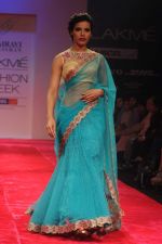 Model walk the ramp for Bhairavi Jaikishan show at Lakme Fashion Week Day 4 on 6th Aug 2012 (29681099).JPG